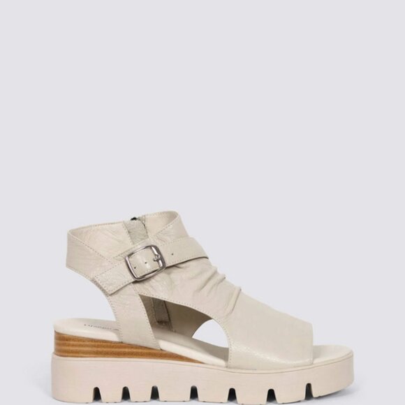 DJANGO & Juliette Sandals - Picture 2 of 10